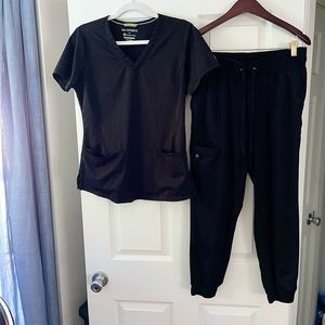 Helping hands scrub set